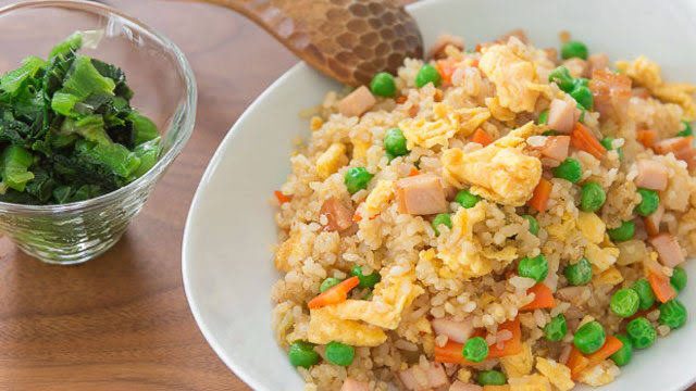 Japanese egg fried rice with chicken or prawns