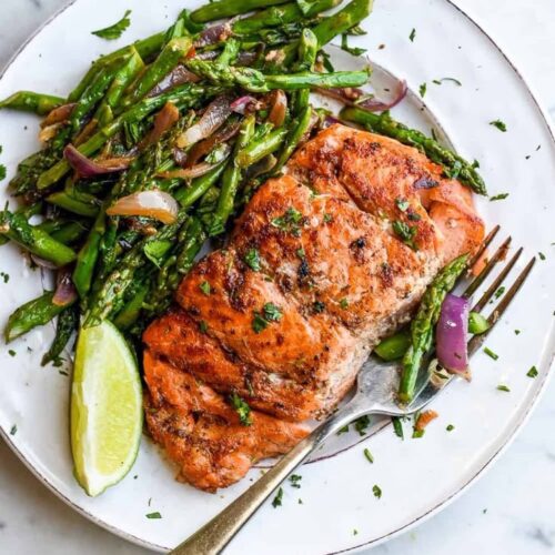 Salmon steak with asparagus and assorted vegetables