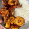 White rice and stew with chicken and plantain