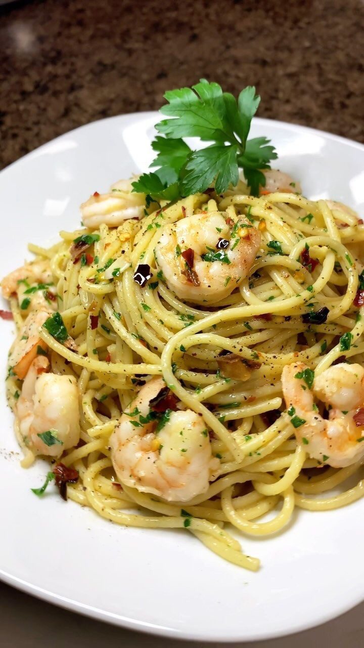 Spaghetti Aglio e olio with shrimp