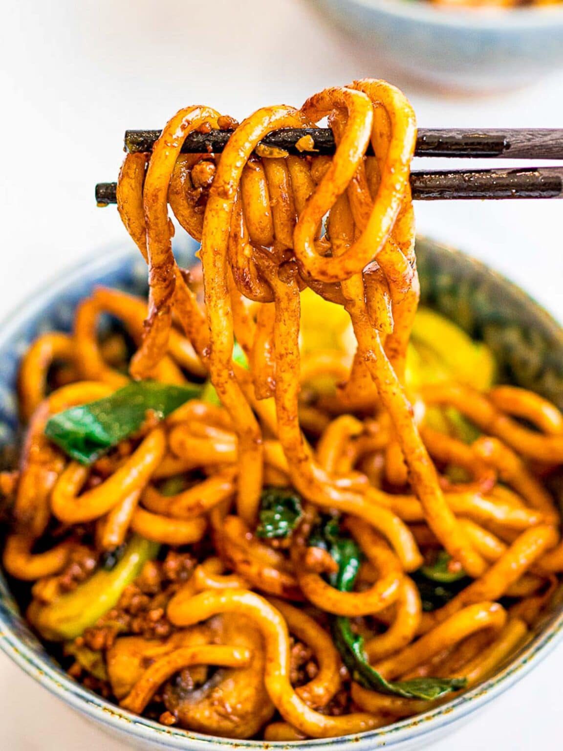 Stir fry garlic shrimp udon noodles