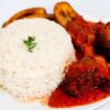White rice and stew with chicken and plantain