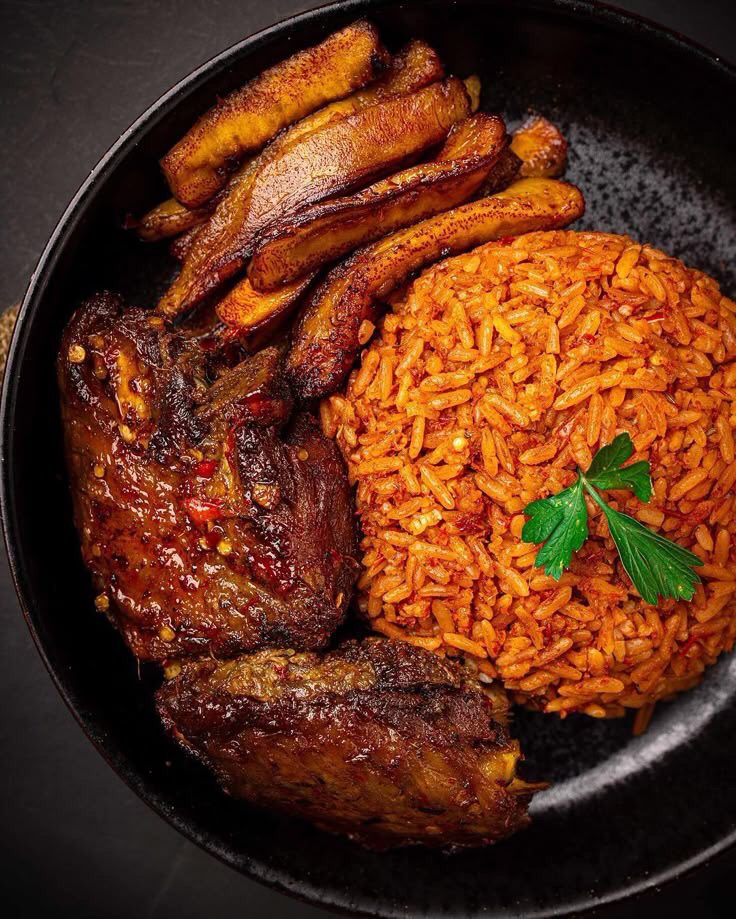 Smokey Nigerian jollof with chicken and plantains